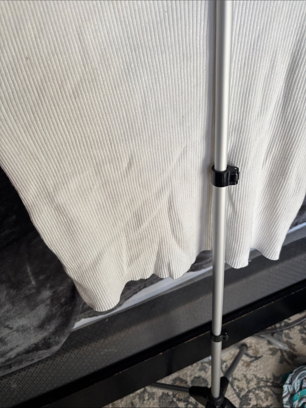 Meshki Cream Ribbed V-Neck Tank Top - Picture 3 of 3